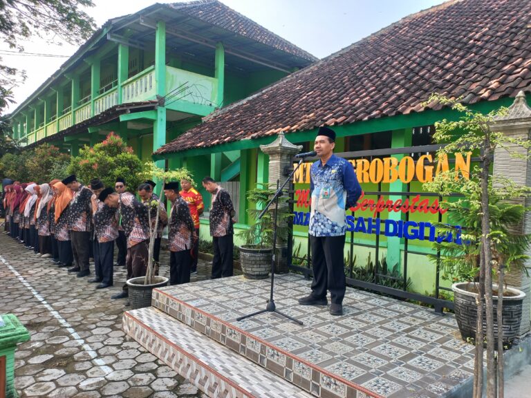 Apel Pagi di MTs Negeri 3 Grobogan Dibarengi Halal Bihalal, Kepala Madrasah Sampaikan Pesan Tentang Makna Memaafkan